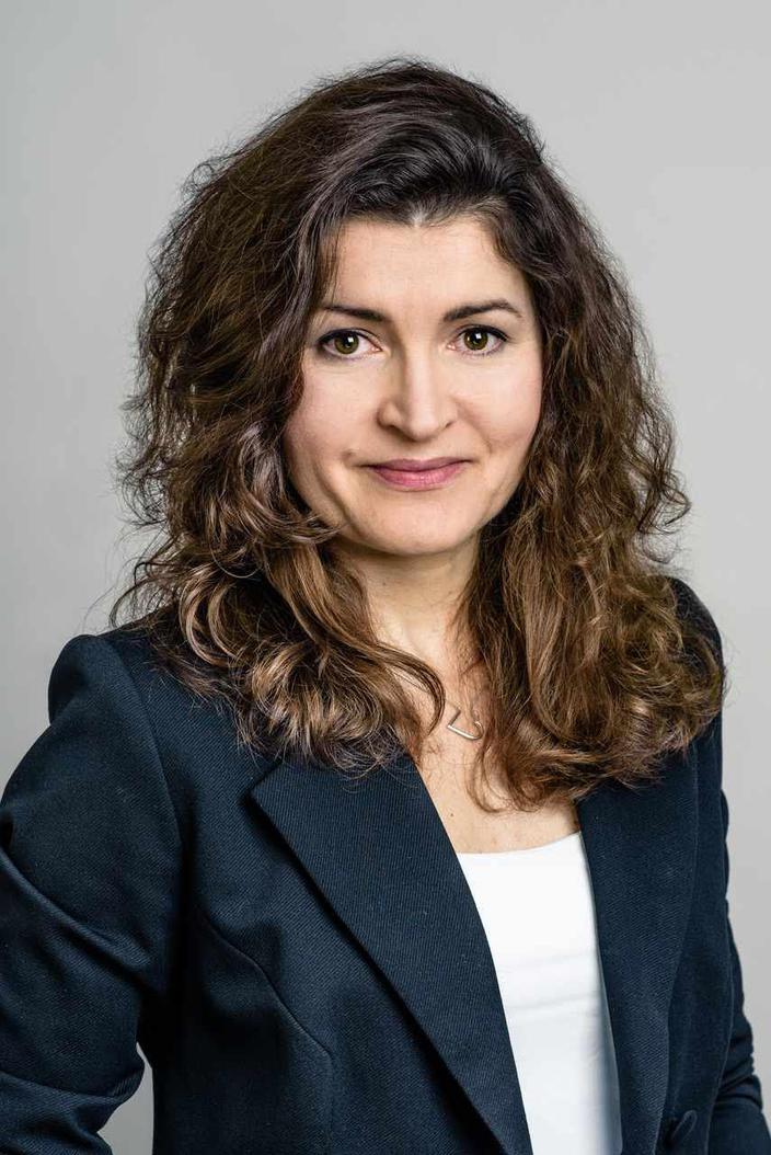 Warto pamiętać, że najbardziej angażują treści pokazujące realne problemy i ich rozwiązania, a nie przepisy w oderwaniu od praktyki.