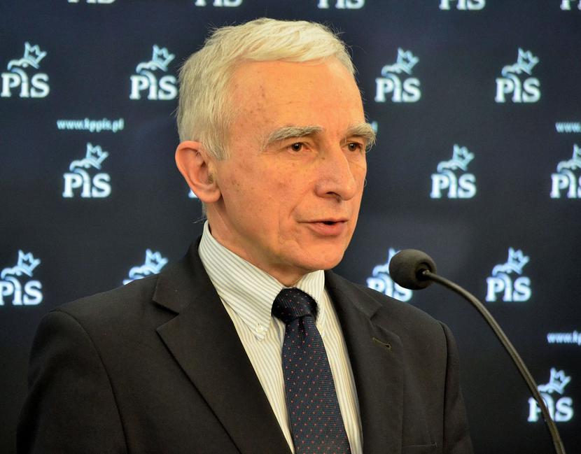 Pilnuje atomu. Pilnuje atomu.