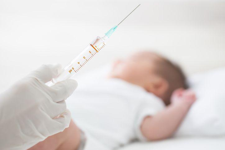 EMA ma zdecydować o szczepieniach dla dzieci o 6. miesiąca życia.