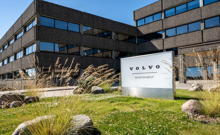 Volvo Car znów tnie etaty. Kurs akcji runął