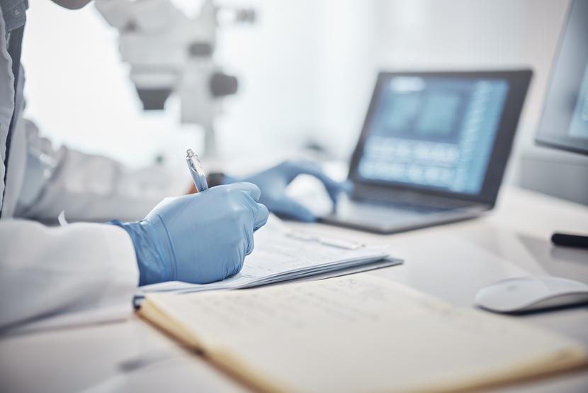 Diagności laboratoryjni i inni pracownicy laboratoriów mogą wziąć udział w badaniu satysfakcji z e-usług Centrum e-Zdrowia.