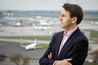 JESZCZE NAS POZNACIE: Niełatwo wejść na rynek czarterowy, ale mamy  atrakcyjną ofertę. Pokażemy, że czartery mogą być punktualne i  bezpieczne, i przekonamy także tych jeszcze nieprzekonanych — zapowiada  Michał Kaczmarzyk, prezes Ryanair Sun.