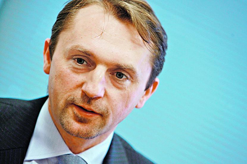 BEZPIECZNIK: Wzrost cen asfaltu w latach największego popytu
 sprawił, że koszty Budimeksu były o ponad 70 mln zł wyższe
 niż zaplanowane w budżetach kontraktów. Prezes Dariusz Blocher
 ma nadzieję, że dzięki umowie z dostawcą problem będzie
 coraz mniej istotny. [FOT. MW]