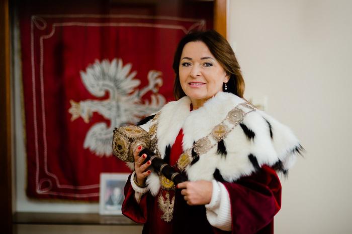 Ewa Madoń, założyciel i rektor Wyższej Szkoły im. Józefa Tyszkiewicza w Bielsku-Białej Ewa Madoń, założyciel i rektor Wyższej Szkoły im. Józefa Tyszkiewicza w Bielsku-Białej