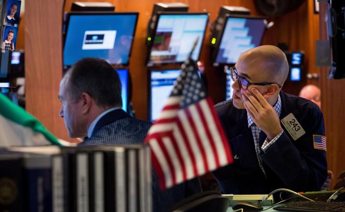 Wyniki spółek i obawa eskalacji konfliktu handlowego osłabiły Wall Street