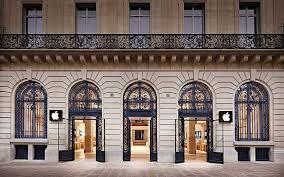 W ostatnią noc starego roku doszło do zbrojnego napadu na sklep Apple znajdujący się w centrum stolicy Francji. Złodzieje wynieśli sprzęt o wartości 1,3 mln USD 