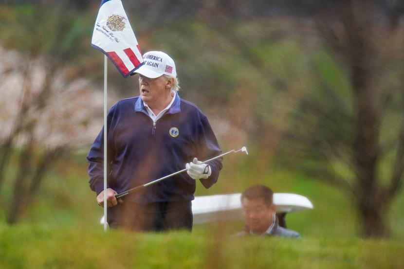 Prezydent Donald Trump na jednym ze swoich pól golfowych (Trump National Golf Club w Sterling, Virginia, USA)