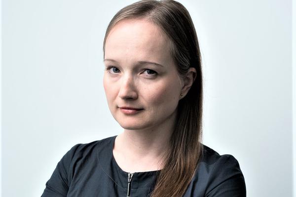 Szampan strzela, igristoje gaśnie Szampan strzela, igristoje gaśnie