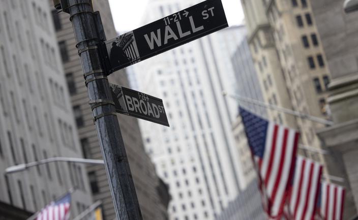 Inwestorzy ostrożni przed piątkową sesją na Wall Street