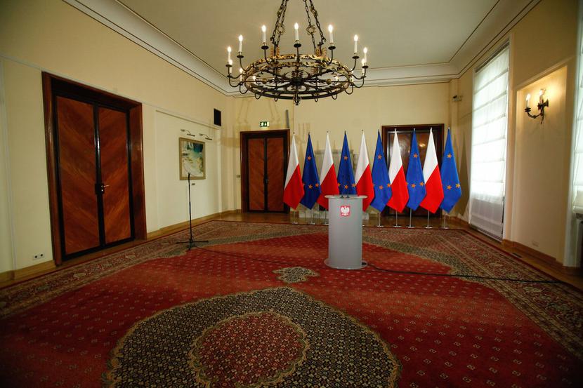 DLA KOGO MÓWNICA PREMIERA?