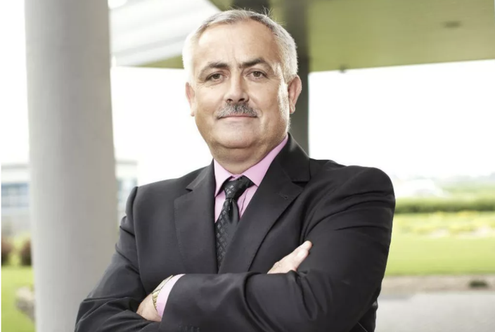 Lider ten sam: