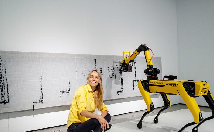 Robopies artysta. Jak Agnieszka Pilat nauczyła Basię tkać