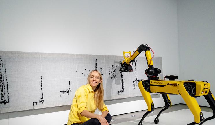 Robopies artysta. Jak Agnieszka Pilat nauczyła Basię tkać