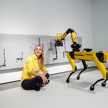 Robopies artysta. Jak Agnieszka Pilat nauczyła Basię tkać