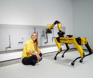 Robopies artysta. Jak Agnieszka Pilat nauczyła Basię tkać