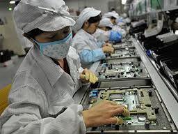 David Pogue, guru gadżeciarzy piszący dla The New York Timesa, podzielił się cennymi uwagami na temat fabryk Foxconn i panujących w nich warunkach pracy. 