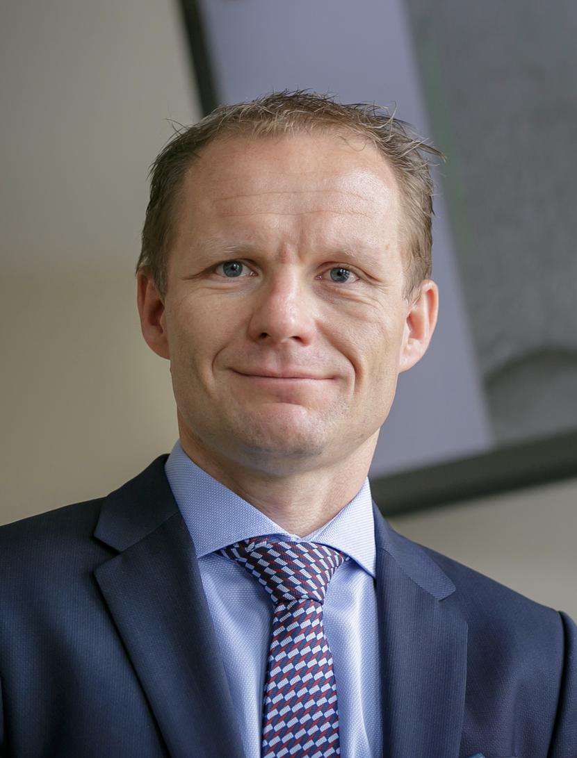 Prof. dr hab. n. med. Tomasz Jakimowicz jest adiunktem w Katedrze i Klinice Chirurgii Ogólnej, Naczyniowej, Endokrynologicznej i Transplantacyjnej Warszawskiego Uniwersytetu Medycznego. Prof. dr hab. n. med. Tomasz Jakimowicz jest adiunktem w Katedrze i Klinice Chirurgii Ogólnej, Naczyniowej, Endokrynologicznej i Transplantacyjnej Warszawskiego Uniwersytetu Medycznego.