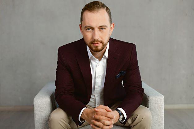 Nawet najdoskonalszy pod względem technologii budynek nie będzie lubiany przez jego użytkowników, jeśli nie będą mieli gdzie zjeść lunchu albo odpocząć. Zieleń, gastronomia, usługi i infrastruktura sportowa są niezwykle ważne dla osób pracujących w przestrzeni biurowej – mówi Karol Wyka, dyrektor ds. wynajmu i członek zarządu HB Reavis w Polsce.