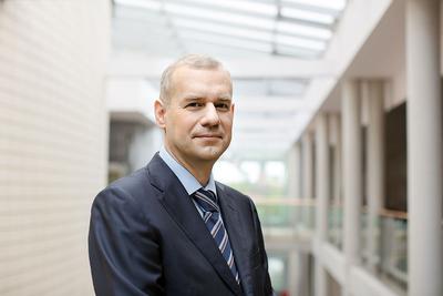 Od początku tego roku prezesem Arctic Paper jest Michał Jarczyński, który zastąpił na tym stanowisku odwołanego Pera Skoglunda. To powrót Michała Jarczyńskiego na to stanowisko, spółką kierował już bowiem w latach 2009-13.