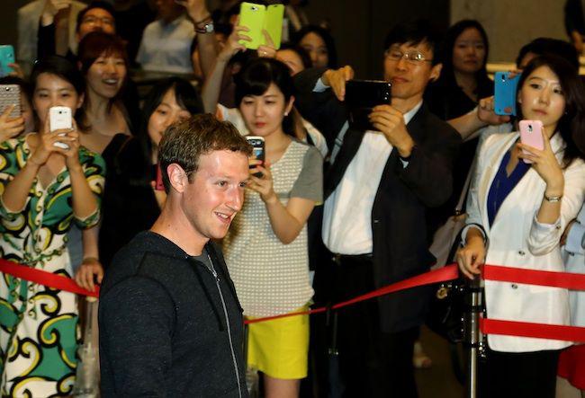 Mark Zuckerberg podczas wizyty w Korei Południowej FOT. Bloomberg