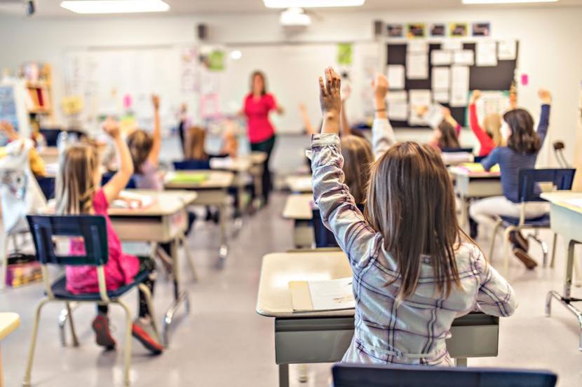 Szkoła musi uczyć rzeczy ważnych, a jedną z (...) najważniejszych - nie na rok, nie na kadencję, nie na trzy kadencje, ale na przyszłe pokolenia - jest edukacja prozdrowotna i profilaktyka. Szkoła musi uczyć rzeczy ważnych, a jedną z (...) najważniejszych - nie na rok, nie na kadencję, nie na trzy kadencje, ale na przyszłe pokolenia - jest edukacja prozdrowotna i profilaktyka.
