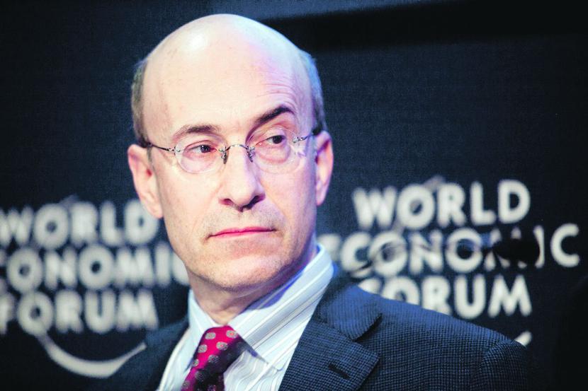 BŁĄD WAŻONY: Kenneth Rogoff to ekonomista z ogromnym autorytetem. Jest jednym z najczęściej cytowanych w branżowych czasopismach naukowców świata. Obecnie wykłada na Uniwersytecie Harvarda, a w przeszłości m.in. tworzył prognozy gospodarcze dla MFW i Fedu. Manipulacją danymi nadwerężył ten wizerunek. [FOT. BLOOMBERG]