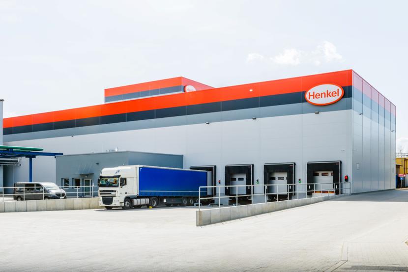 Zakład produkcyjny koncernu chemicznego Henkel. Zakład produkcyjny koncernu chemicznego Henkel.
