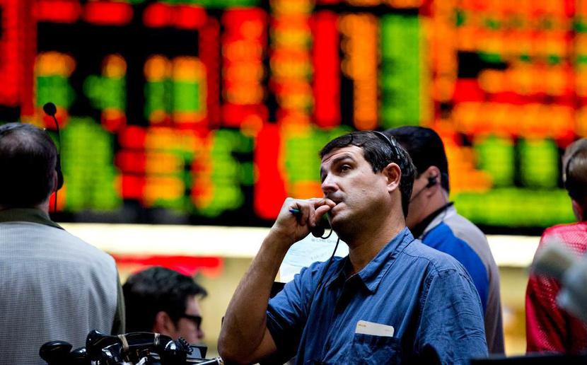 Traderzy na parkiecie giełdy Chicago Board of Trade. Fot. Bloomberg.