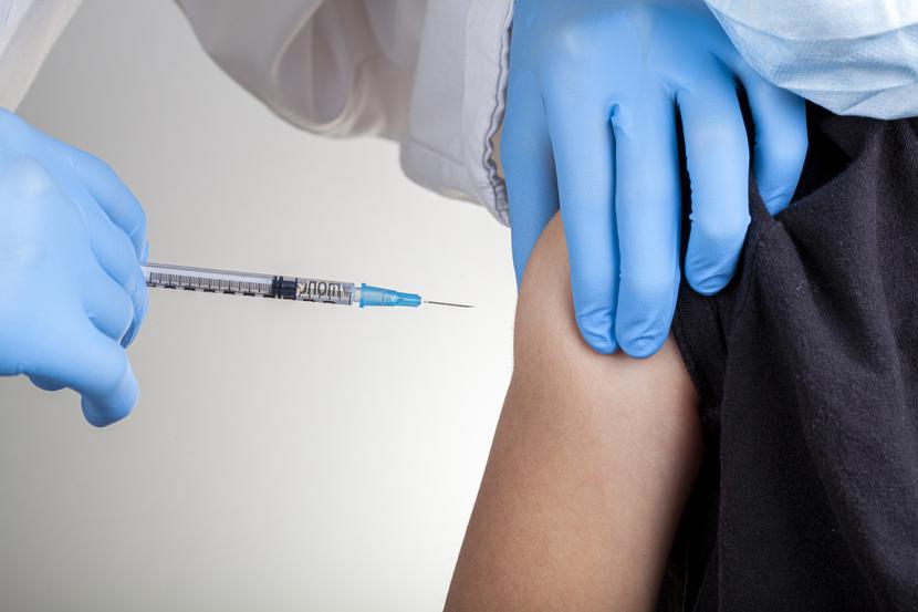 Stawka za wykonywanie szczepień przeciwko grypie w sezonie 2022/2023 wynosi 21,83 zł.