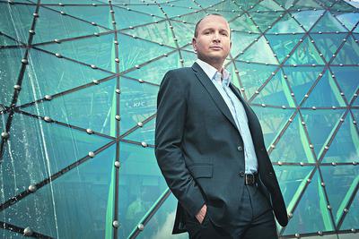Łukasz Kręski, jeden z założycieli spółki, posadził za sterami eksprezesa LOT, a sam przeniósł się do wieży kontrolnej