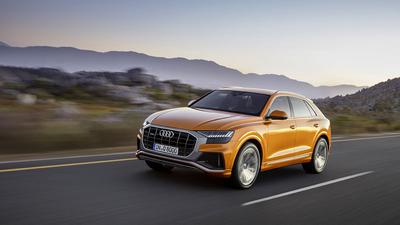 Producenci aut projektują SUV-y na potęgę, a klienci są w stanie wydawać na te samochody spore kwoty. Audi nie ujawniło jeszcze cennika modelu Q8, natomiast za Q7 trzeba w polskich salonach zapłacić co najmniej 281 tys. zł.