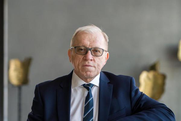 Dr hab. n. med. Mirosław Ząbek, prof. CMKP Dr hab. n. med. Mirosław Ząbek, prof. CMKP