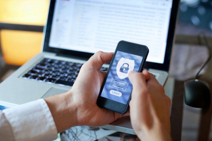 Najbezpieczniejszym sposobem ochrony danych w sieci jest backup Najbezpieczniejszym sposobem ochrony danych w sieci jest backup