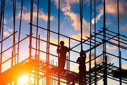 Jak pokonać wyzwania i ograniczyć ryzyka wykonawcy robót w kontraktach budowlanych