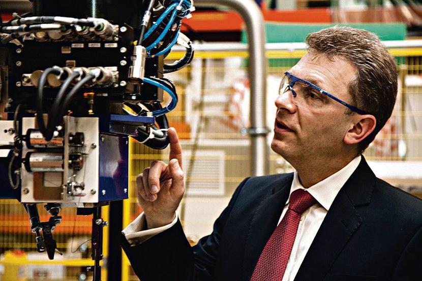 Uniwersytety powinny inwestować w laboratoria, których budowa jest dla firm zbyt kosztowna czy ryzykowna. W ten sposób można wyróżnić się na tle innych uczelni i tak jak Politechnika Śląska zdobyć kontrakt — uważa Carlos Haertel, dyrektor zarządzający GE Global Research Europe. [FOT. ARC]