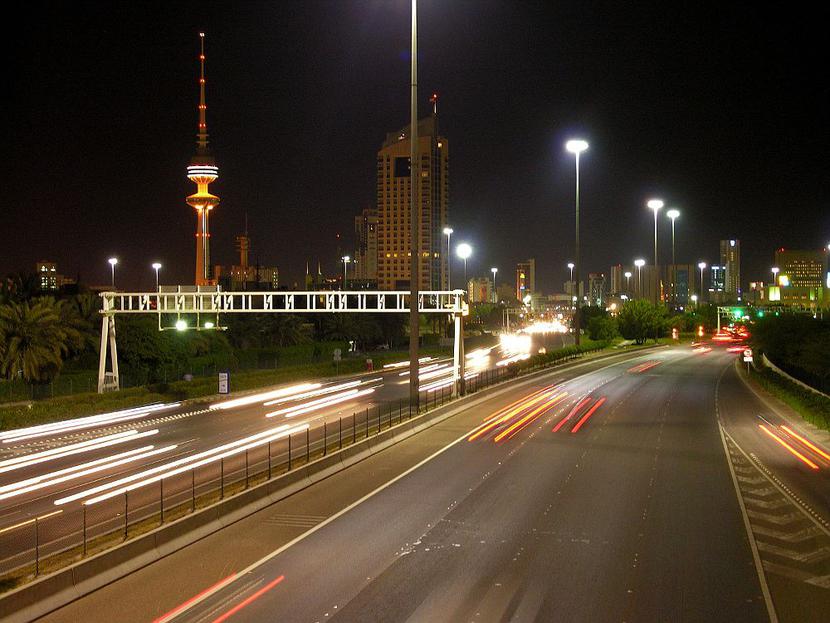 Autostrada miejska w Kuwejcie (FOT. Fawaz/Wikipedia)