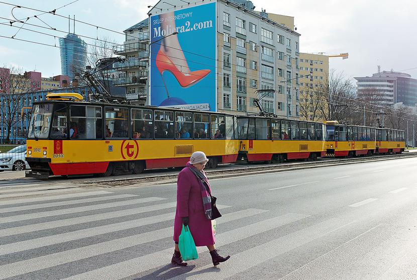 CHAOS W PRZESTRZENI I W PRZEPISACH: