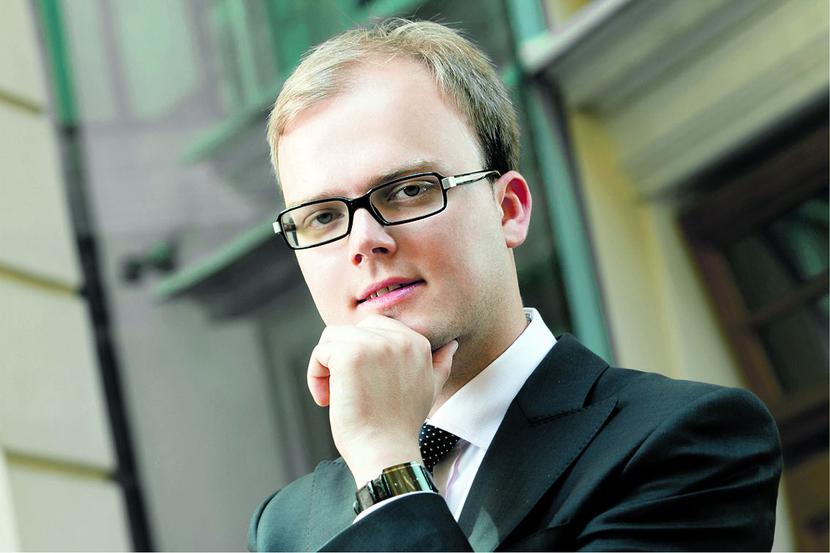 ZBIEŻNOŚĆ
 INTERESÓW:
 Baltic Park Molo
 to najważniejsza
 inwestycja
 realizowana
 przez Zdrojową
 Invest, której
 współinwestorem
 jest Jan Wróblewski.
 Jest to także jedno
 z najważniejszych
 przedsięwzięć
 dla wizerunku
 Świnoujścia.
 Dlatego spółka
 dostała 25 mln zł
 dofinansowania
 z programu Jessica.
 [FOT. ARC]