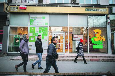 SKOK-I TO NIE PIRAMIDA: Mateusz Szczurek przekonywał, że jego  celem nie było nazwanie SKOK-ów piramidami finansowymi, ale wskazał, że  część sektora funkcjonowała zgodnie z tym mechanizmem. Swoje wystąpienie  w Sejmie określił jako podyktowane ważnym interesem publicznym, którym  była potrzeba ujawnienia istotnych nieprawidłowości w funkcjonowaniu  systemu kas.