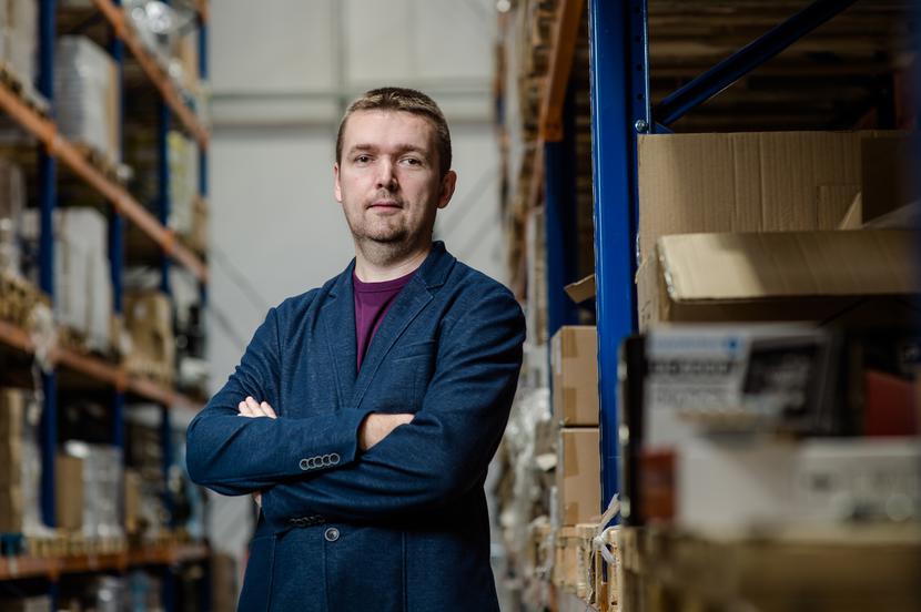 Inwestycje w skalę: Baltrade, którego wiceprezesem jest Michał Seredziński, za około 10 mln zł zamierza postawić w Gdańsku nowy magazyn. Inwestycja ułatwi obsługę zamówień, których szybko przybywa. Przychody spółki rosną w tempie 20 proc. rocznie. Inwestycje w skalę: Baltrade, którego wiceprezesem jest Michał Seredziński, za około 10 mln zł zamierza postawić w Gdańsku nowy magazyn. Inwestycja ułatwi obsługę zamówień, których szybko przybywa. Przychody spółki rosną w tempie 20 proc. rocznie.