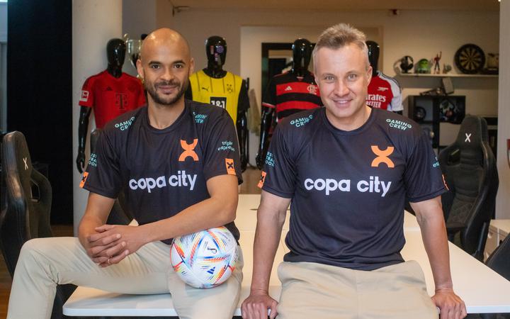 Gwiazdy piłki i biznesu wyłożyły grube miliony na grę