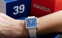 Swatch kpi z amerykańskich ceł zegarkiem z odwróconymi cyframi