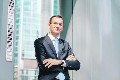 REGULUJE: Mateusz Morawiecki, jako minister finansów i  rozwoju będzie przygotowywał ustawy kluczowe dla wdrożenia jego  gospodarczej strategii, ale musi też pilnować, żeby rozwojowe plany nie  zachwiały finansami państwa.