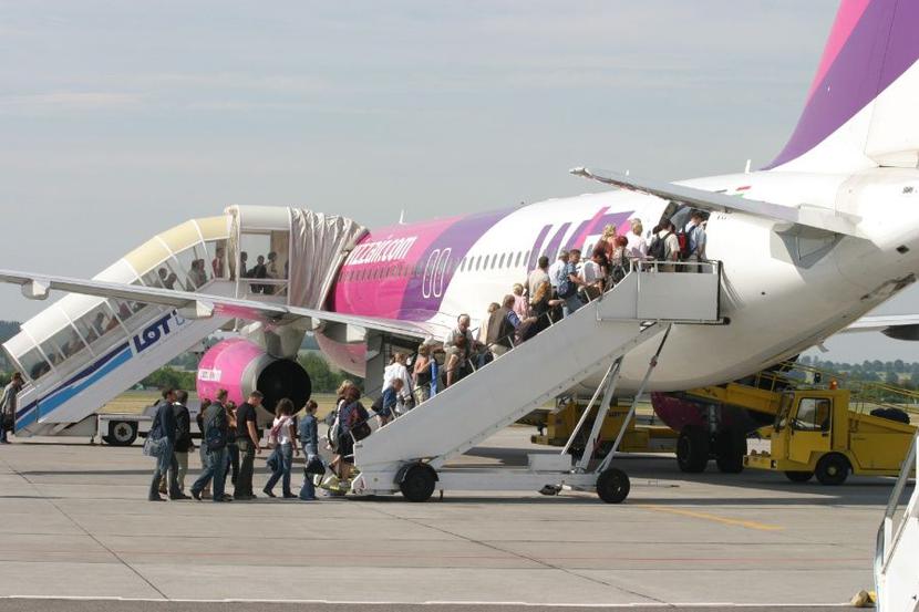Samolot Wizz Air na lotnisku w Gdańsku Rębiechowie