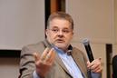 Prof. Zbigniew Izdebski: spada aktywność seksualna Polaków. Winny styl życia i zmęczenie?