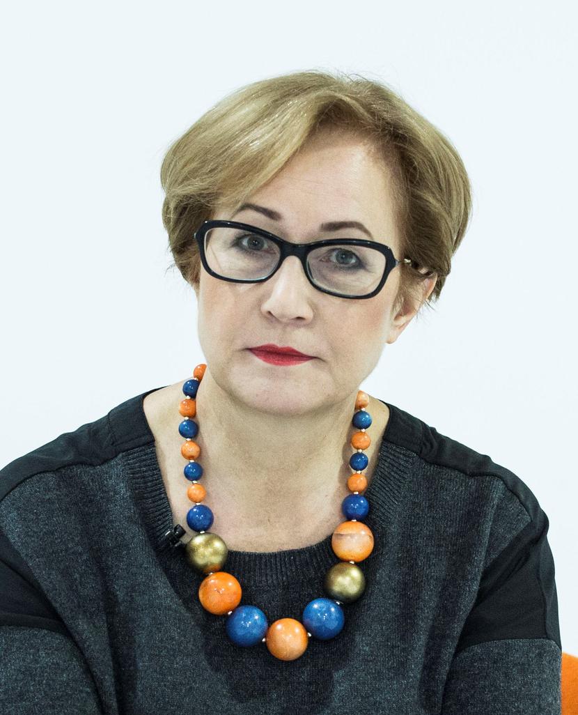 Prof. dr hab. n. med. Halina Bartosik-Psujek jest specjalistką w dziedzinie neurologii, kierownikiem Zakładu Neurologii Kolegium Nauk Medycznych Uniwersytetu Rzeszowskiego, kierownikiem Kliniki Neurologii z Pododdziałem Leczenia Udarów Mózgu w Klinicznym Szpitalu Wojewódzkim nr 2 w Rzeszowie, konsultantką wojewódzką w dziedzinie neurologii dla województwa podkarpackiego, wiceprzewodniczącą Komitetu Nauk Neurologicznych PAN.