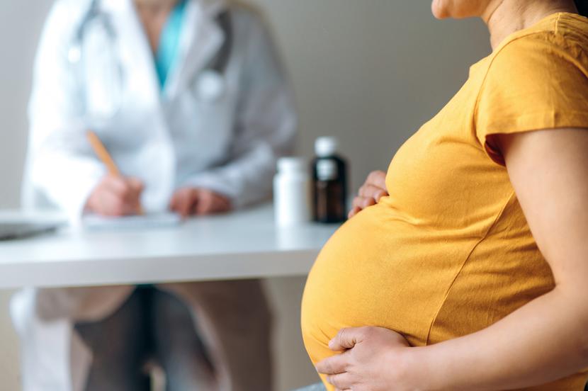 Przekazywanie do SIM informacji o ciąży jest szczególnie istotne, bo jest związane z kwestią bezpieczeństwa kobiety ciężarnej - podkreśla MZ. Decyzję o tym chce jednak pozostawić pacjentce. Przekazywanie do SIM informacji o ciąży jest szczególnie istotne, bo jest związane z kwestią bezpieczeństwa kobiety ciężarnej - podkreśla MZ. Decyzję o tym chce jednak pozostawić pacjentce.