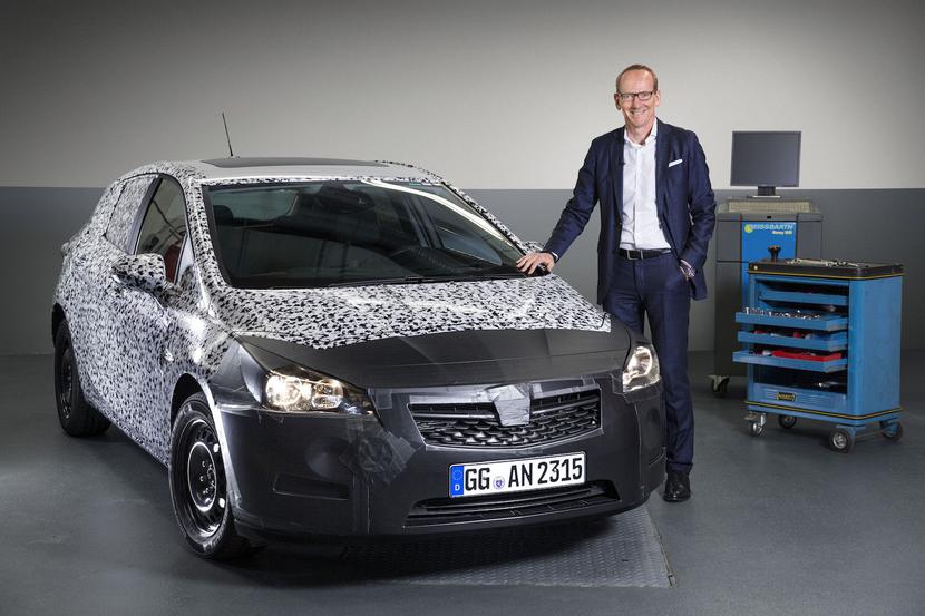 Prezes Opla i nowa astra