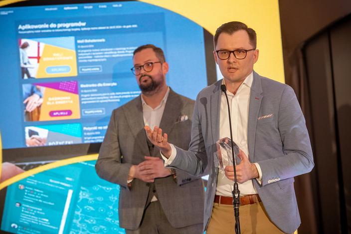 Sieć sklepów Biedronka była drugim równorzędnym zwycięzcą w kategorii Nowoczesne narzędzia i technologie w zarządzaniu ludźmi. Statuetkę odebrał Marcin Rybicki z Jeronimo Martins.