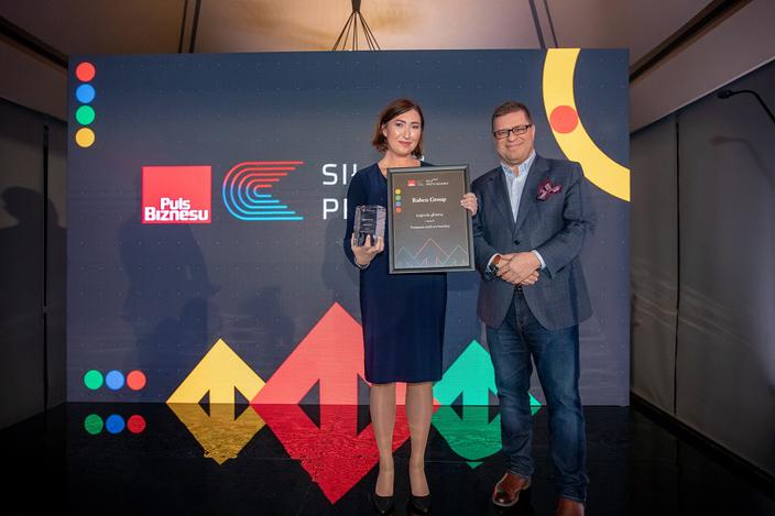 Anita Koralewska-Ratajczak z Raben Group odebrała nagrodę w kategorii Kampania employer branding. Jest to wyróżnienie za wyjątkową kampanię ukazującą, jak naprawdę wygląda zawód kierowcy. Statuetkę wręczył Jacek Kowalski z Orange Polska.